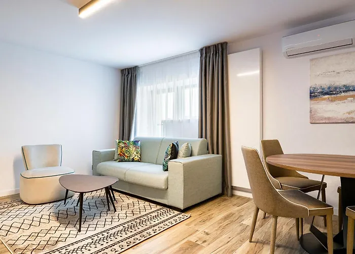 アパートホテル Lemonapartments 4*